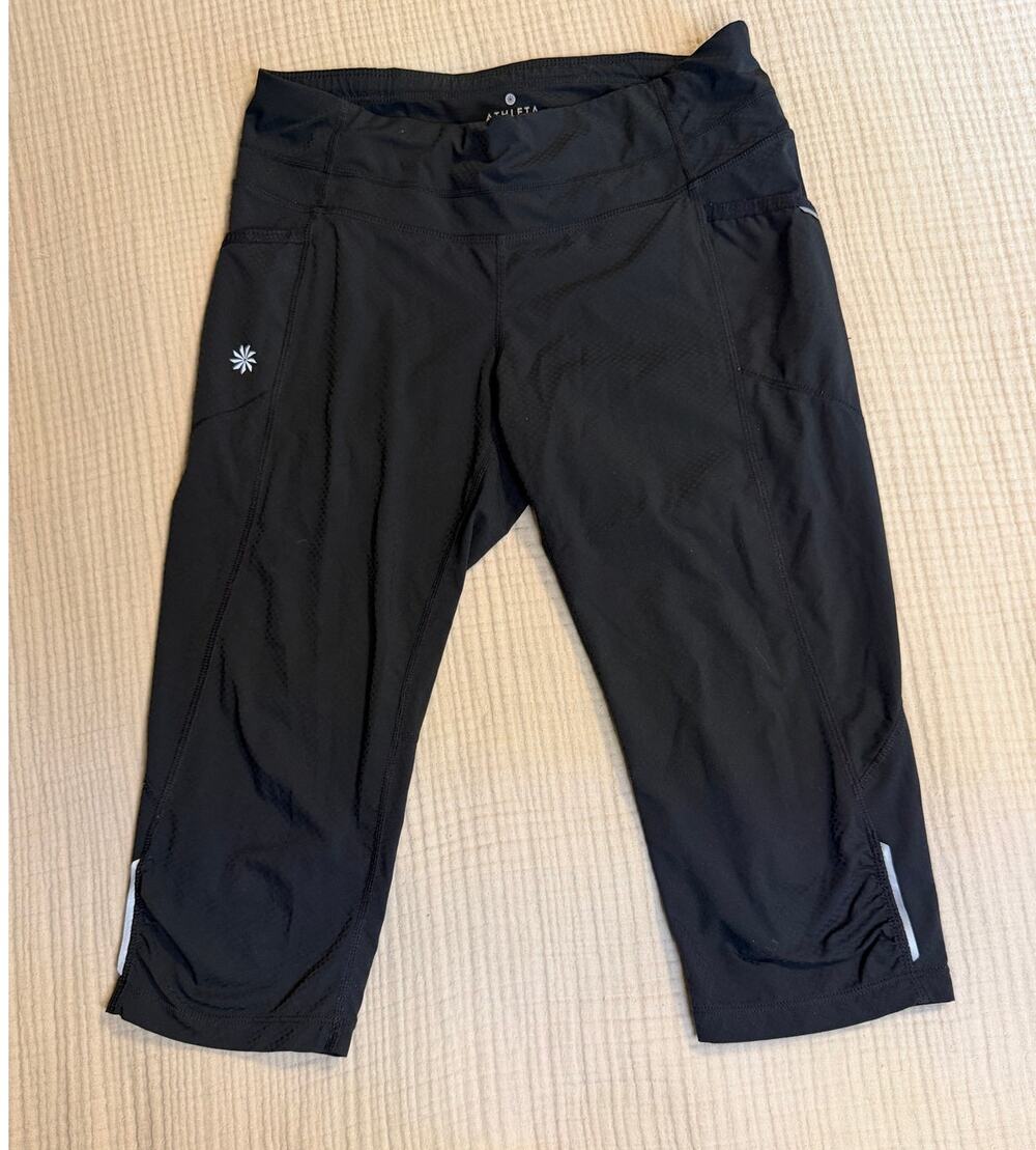 ATHLETA Capri Black Leggings Small (B130448)